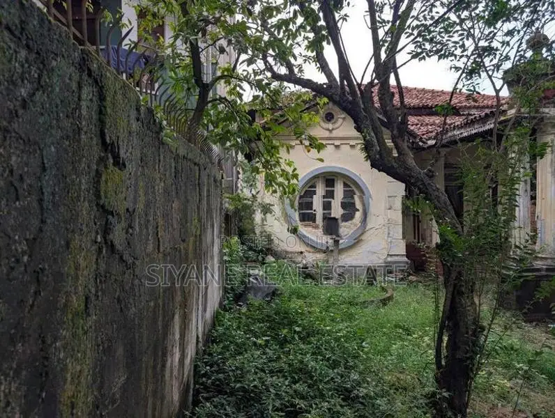 Land with Old Antique House for Sale Dehiwela