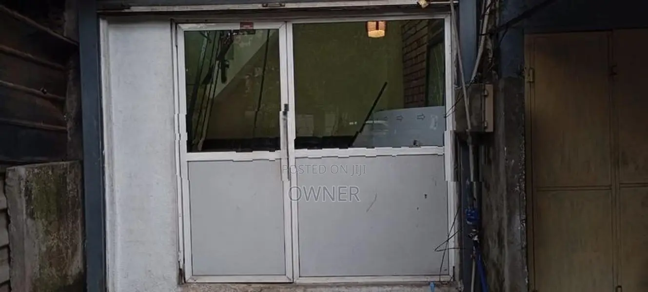 Building for Rent in Maradana