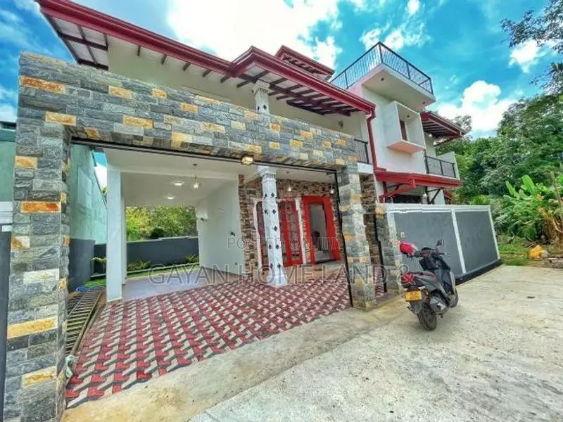 වෙල්‍ යායකට මුහුණලා අලුත්ම දෙමහල් නිවසක් විකිණීමට පිලියන්දල