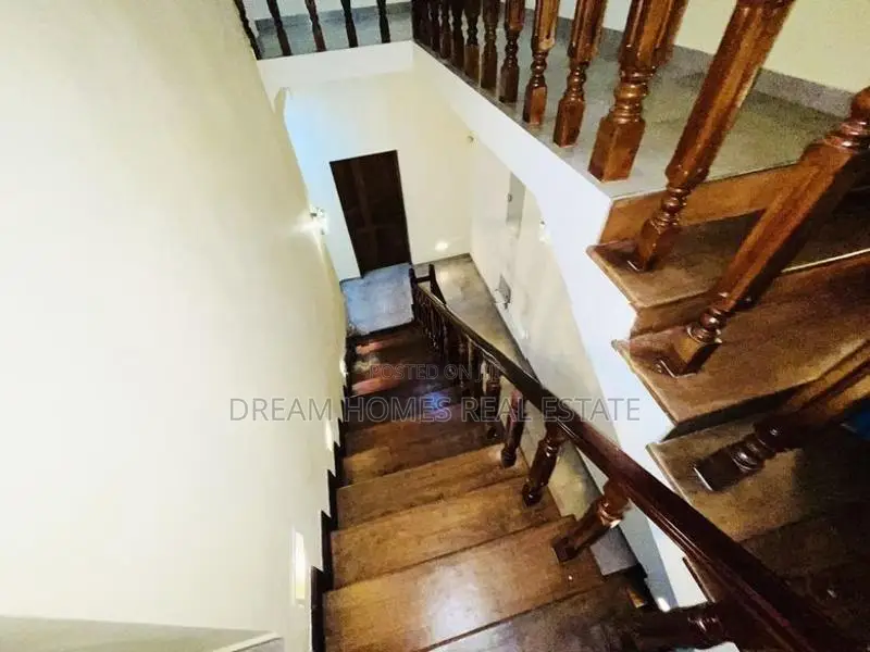 5-Bedroom House For Rent In Thalawathugoda Talawatugoda