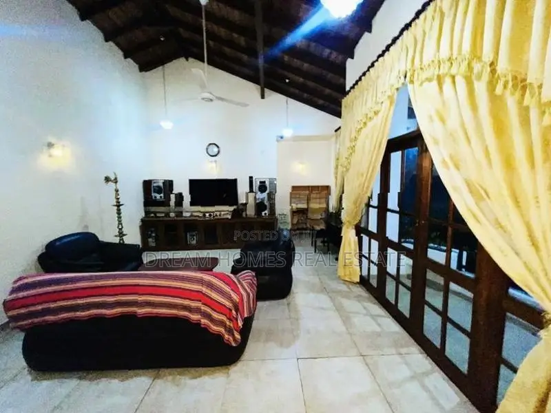 5-Bedroom House For Rent In Thalawathugoda Talawatugoda