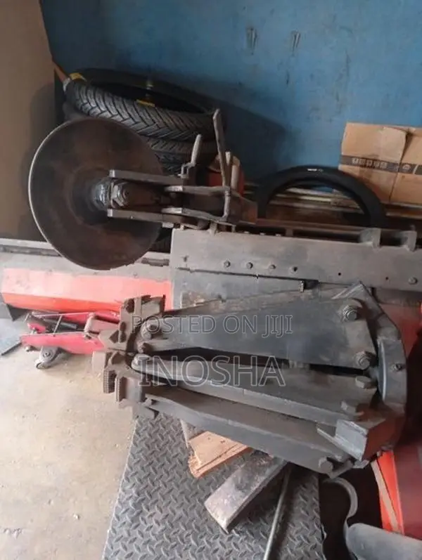 Truck Tyre Changing Machine