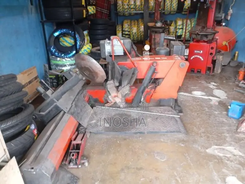 Truck Tyre Changing Machine