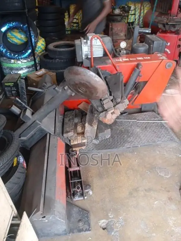 Truck Tyre Changing Machine