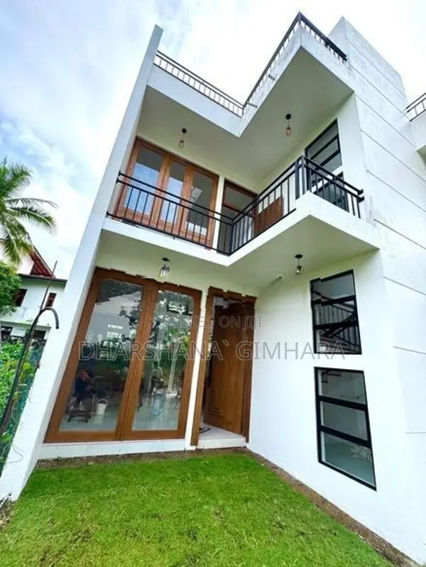 Spacious 4-Bedroom Family Home For Rent In Thalawathugoda