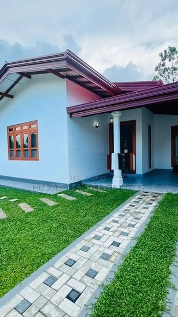 Modern Single-Storey House for Sale – Moragahahena