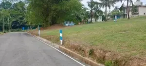 ගම්පහ කච්වේරියට සමීපව බිම් කොටස්