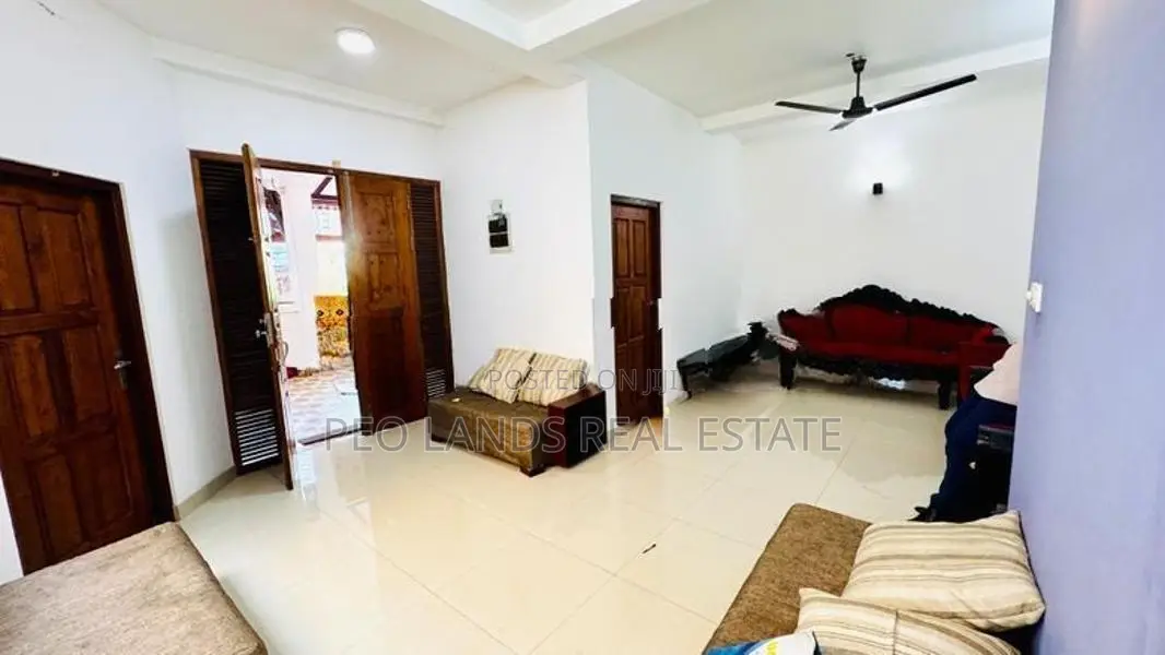 (SR1553) Luxury Three Storey House for Rent in Rajagiriya