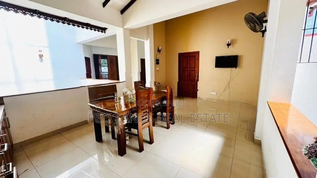 (SR1553) Luxury Three Storey House for Rent in Rajagiriya