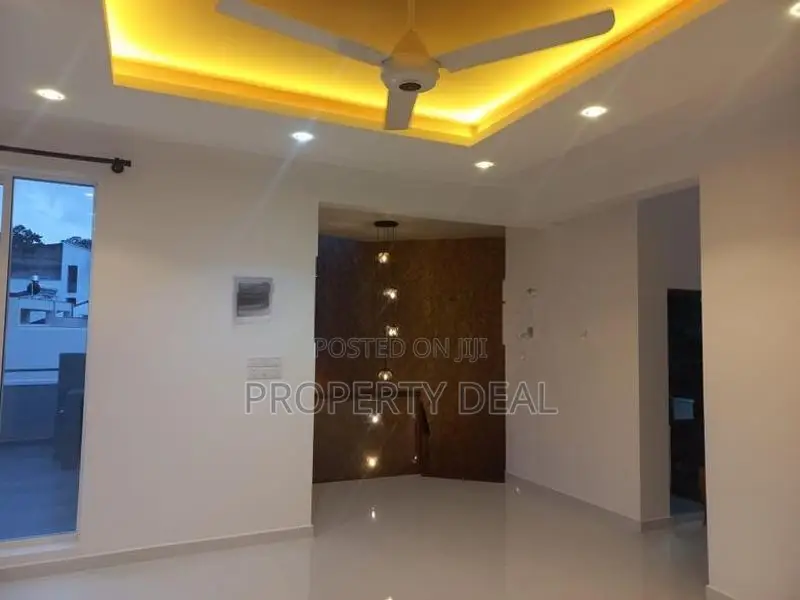 4 BR Luxury House For Sale in Pelawatta - PDH168