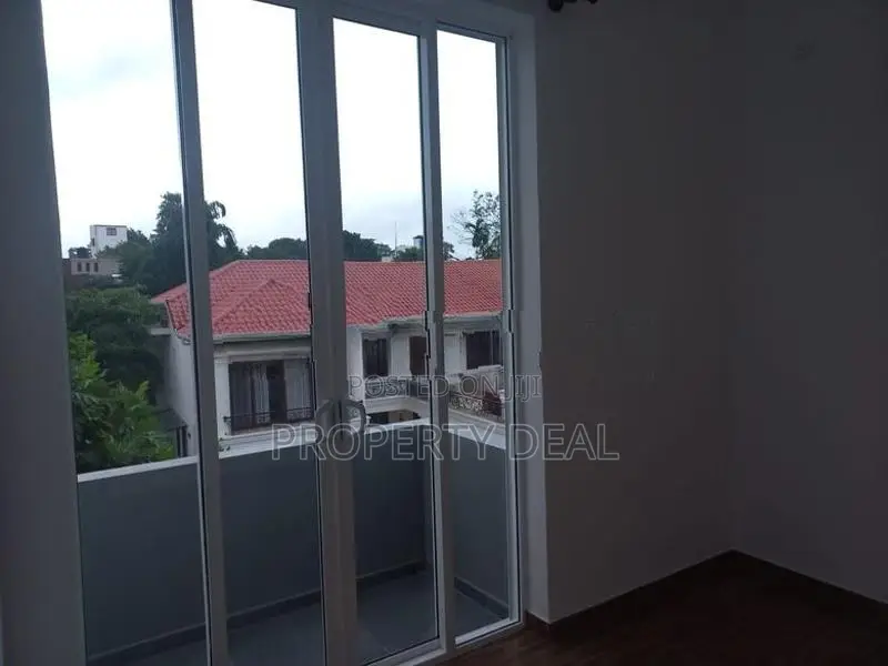 4 BR Luxury House For Sale in Pelawatta - PDH168
