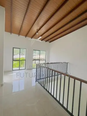 LUXURY CANTEBURY GOLF VILLA FOR IMMEDIATE SALE