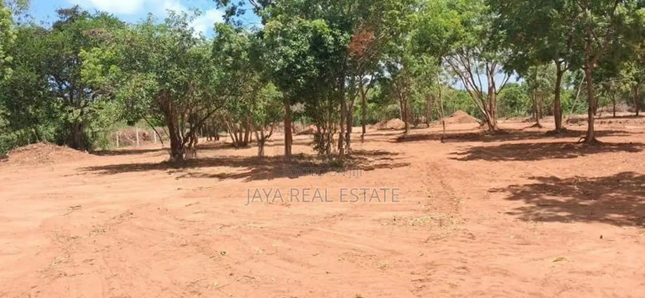 රැකවට නුදුරින් වටිනා ඉඩමක්