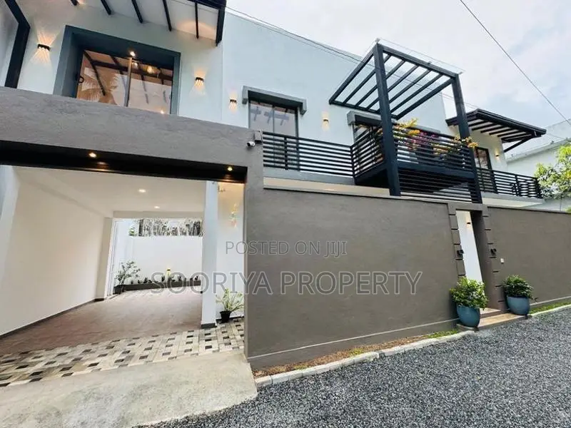 අලුත්ම දෙමහල් සුඛෝපභෝගී නිවසක් විකිණීමට - Piliyandala Mawitthara