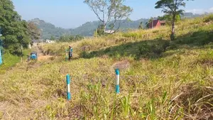 නුවරඑළිය පාරට ලගින් ඉඩමක් විකිණීමට