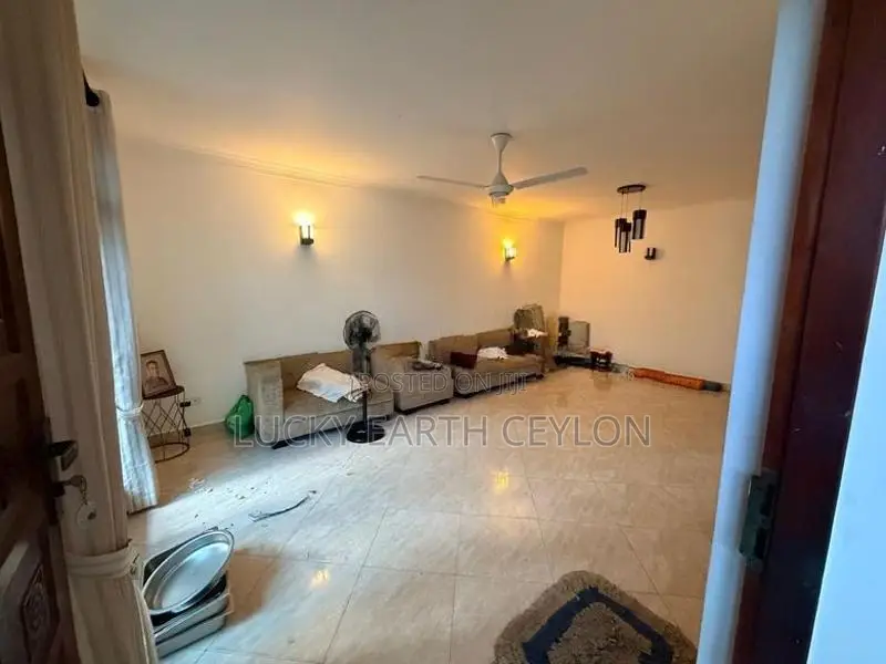 Dehiwala Ground Floor Unfurnished House For Rent (LEC580)