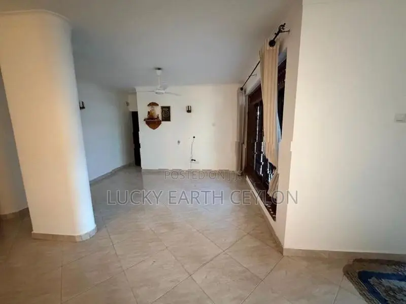 Dehiwala Ground Floor Unfurnished House For Rent (LEC580)