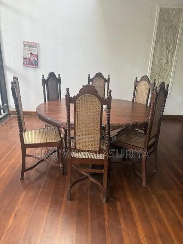 Nadun Table With Chairs