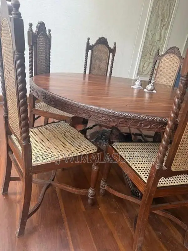 Nadun Table With Chairs