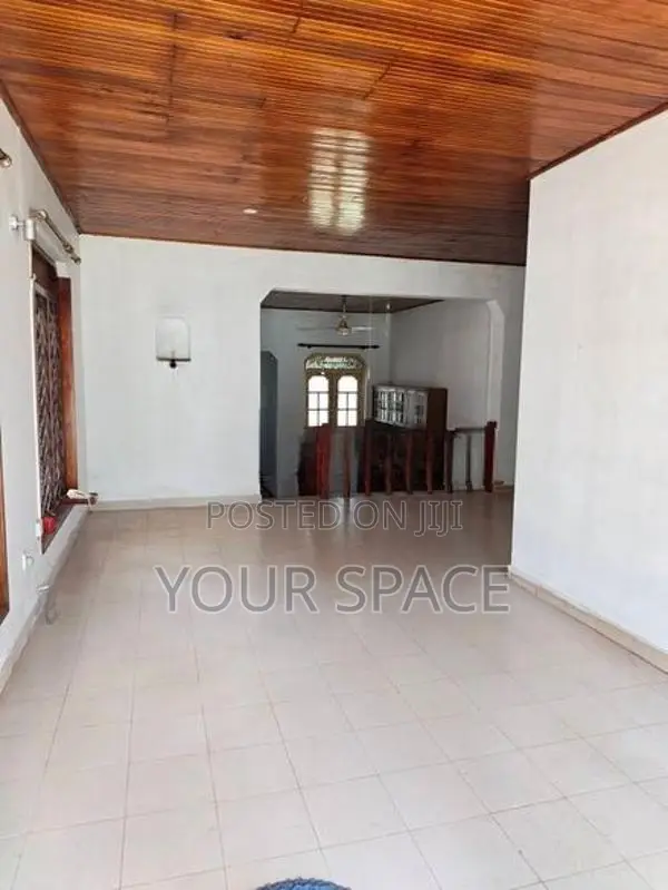 3BR House for rent in Ampitiya