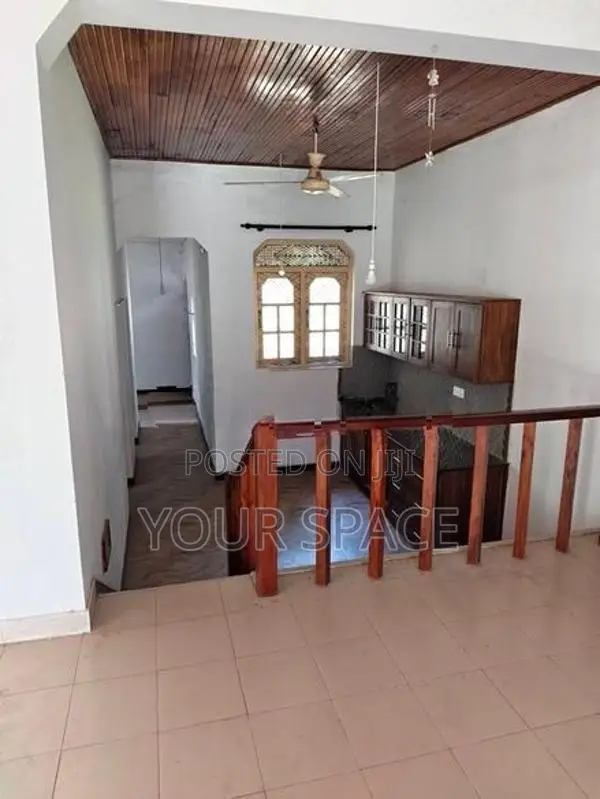 3BR House for rent in Ampitiya