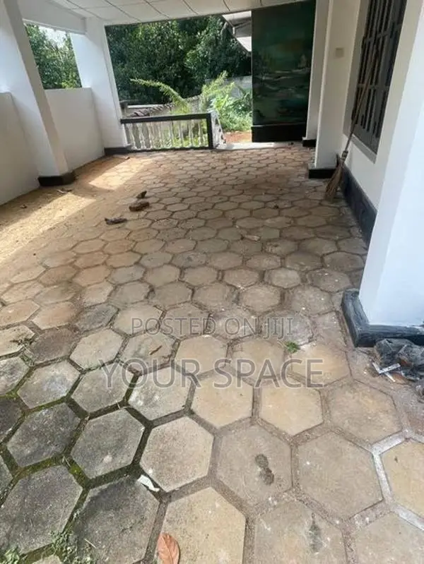3BR House for rent in Ampitiya