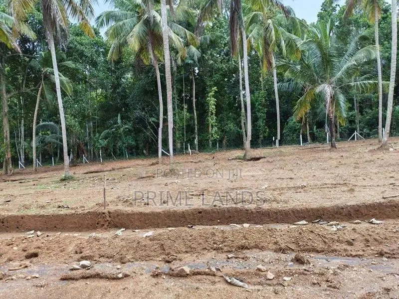 කුරුණෑගල අධිවේගී පිවිසුමට ළගින් ඉඩමක්