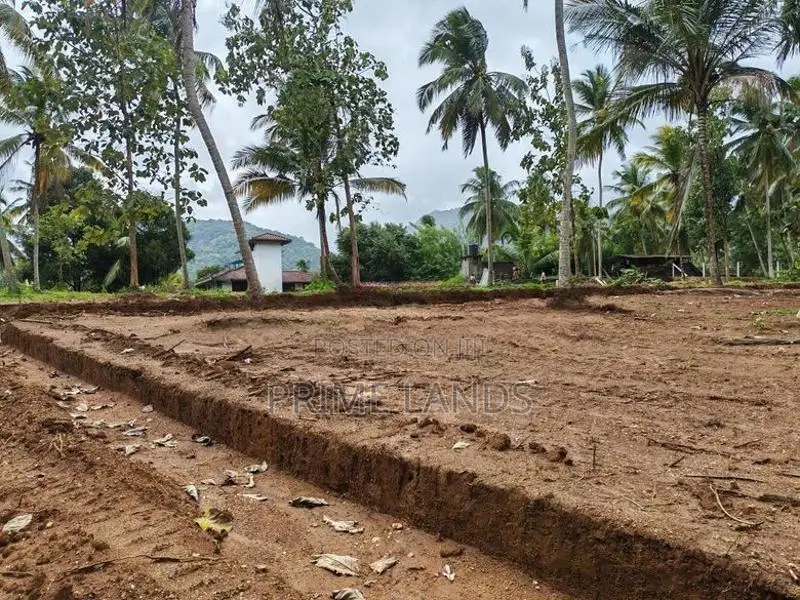 කුරුණෑගල අධිවේගී පිවිසුමට ළගින් ඉඩමක්