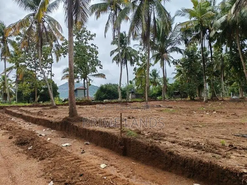 කුරුණෑගල අධිවේගී පිවිසුමට ළගින් ඉඩමක්