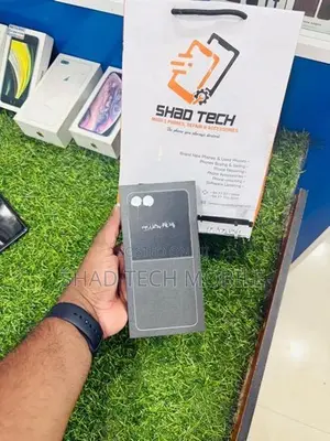 Samsung Galaxy Z Flip 8 (Brand New)