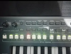 Yamaha PSR 670 Keyboard