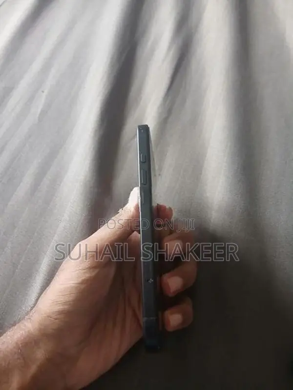 Apple iPhone 16 (Used)
