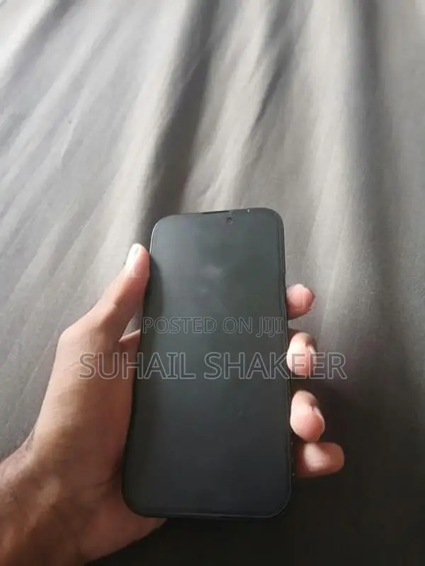 Apple iPhone 16 (Used)