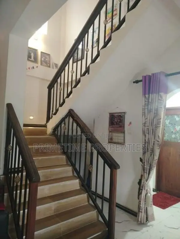 (KH815) Two Storey House for Sale in Rambukkana