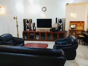 Luxury 5 Bedroom house for rent in Thalawathugoda