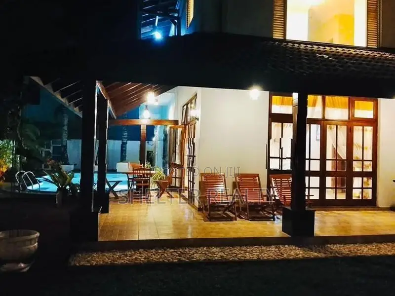 Luxury 5 Bedroom house for rent in Thalawathugoda