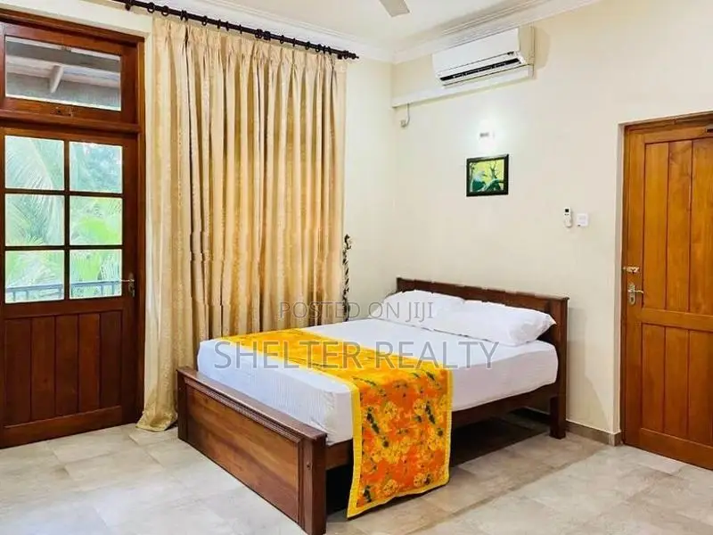 Luxury 5 Bedroom house for rent in Thalawathugoda