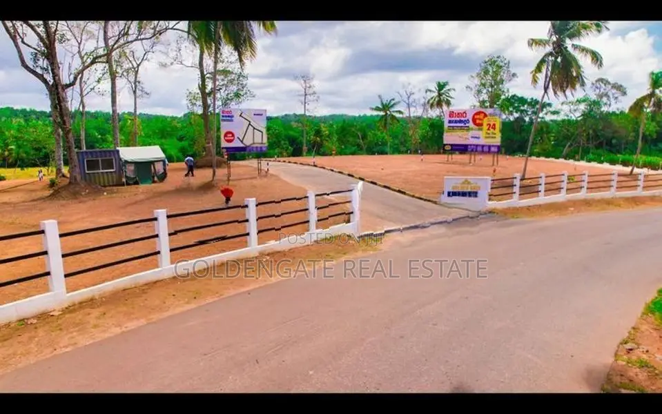කැකනදුරෙන් ඉඩමක්