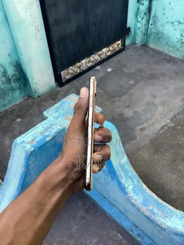 Apple iPhone XS Max (Used)