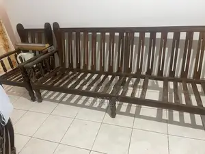 Puttu Settee