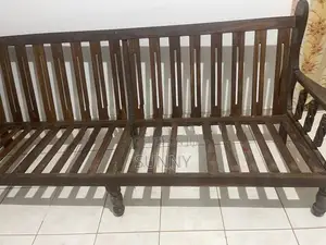 Puttu Settee