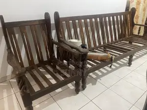 Puttu Settee