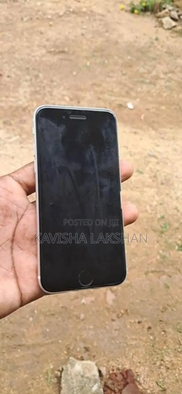 Apple iPhone SE 2 (Used)