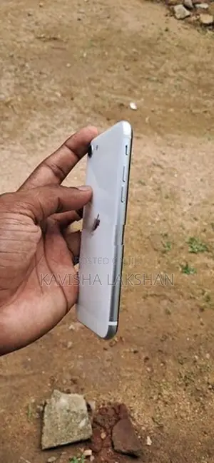 Apple iPhone SE 2 (Used)