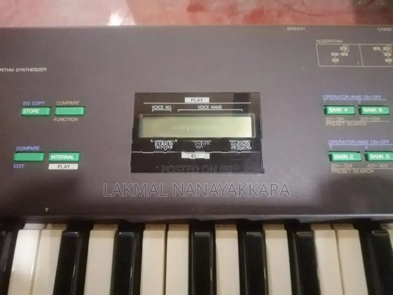 YAMAHA DX27 Vintage Synthesizer