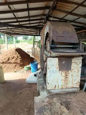 D1 Coconut Husk Chips Cutter Machine