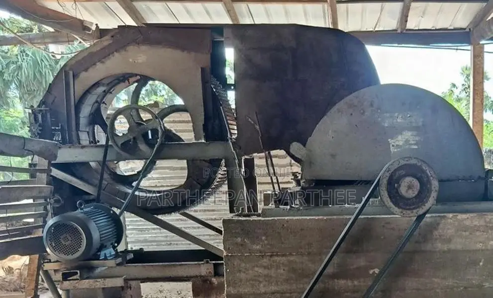 D1 Coconut Husk Chips Cutter Machine