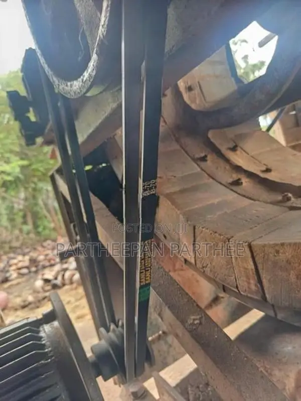 D1 Coconut Husk Chips Cutter Machine