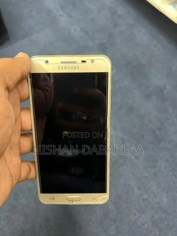 Samsung Galaxy J7 (Used)