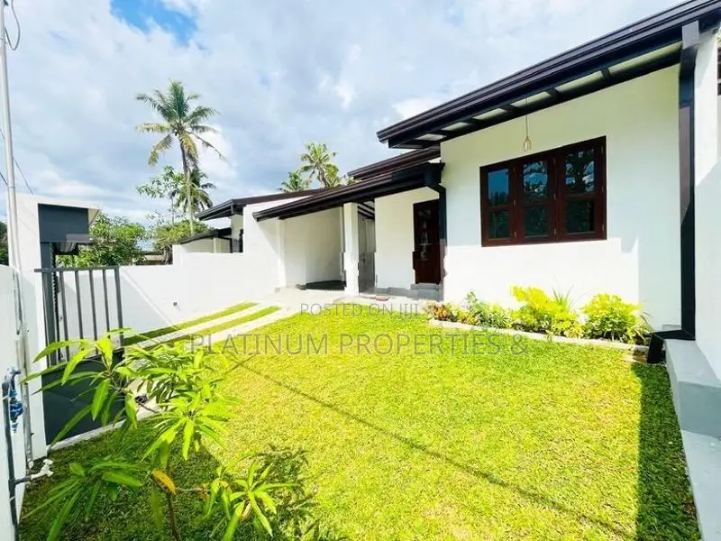 10 Perch Brand New Luxury Single Storey House for Sale in Athurugiriya